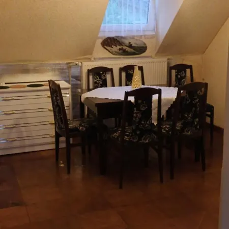 Pas Emilija בית הארחה *